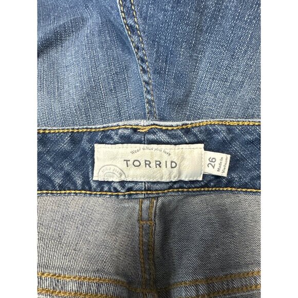Torrid Women's Classic Medium Wash Big Pocket Everyday Denim Short Size 26 - Picture 4 of 7